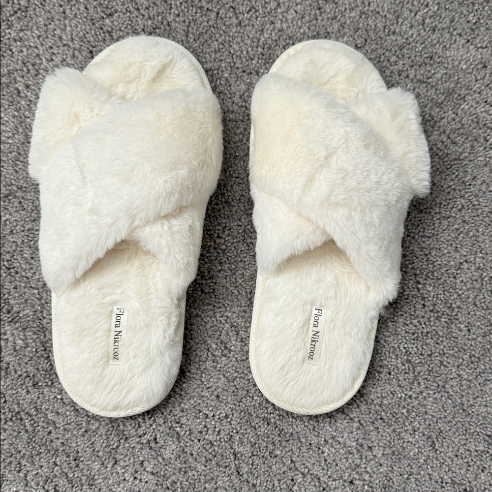 Flora Nikrooz Cream Fuzzy Slippers
